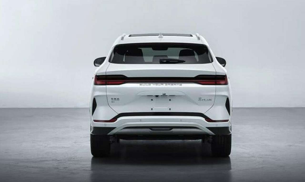 Новый кроссовер BYD Song Plus покажут в Шанхае