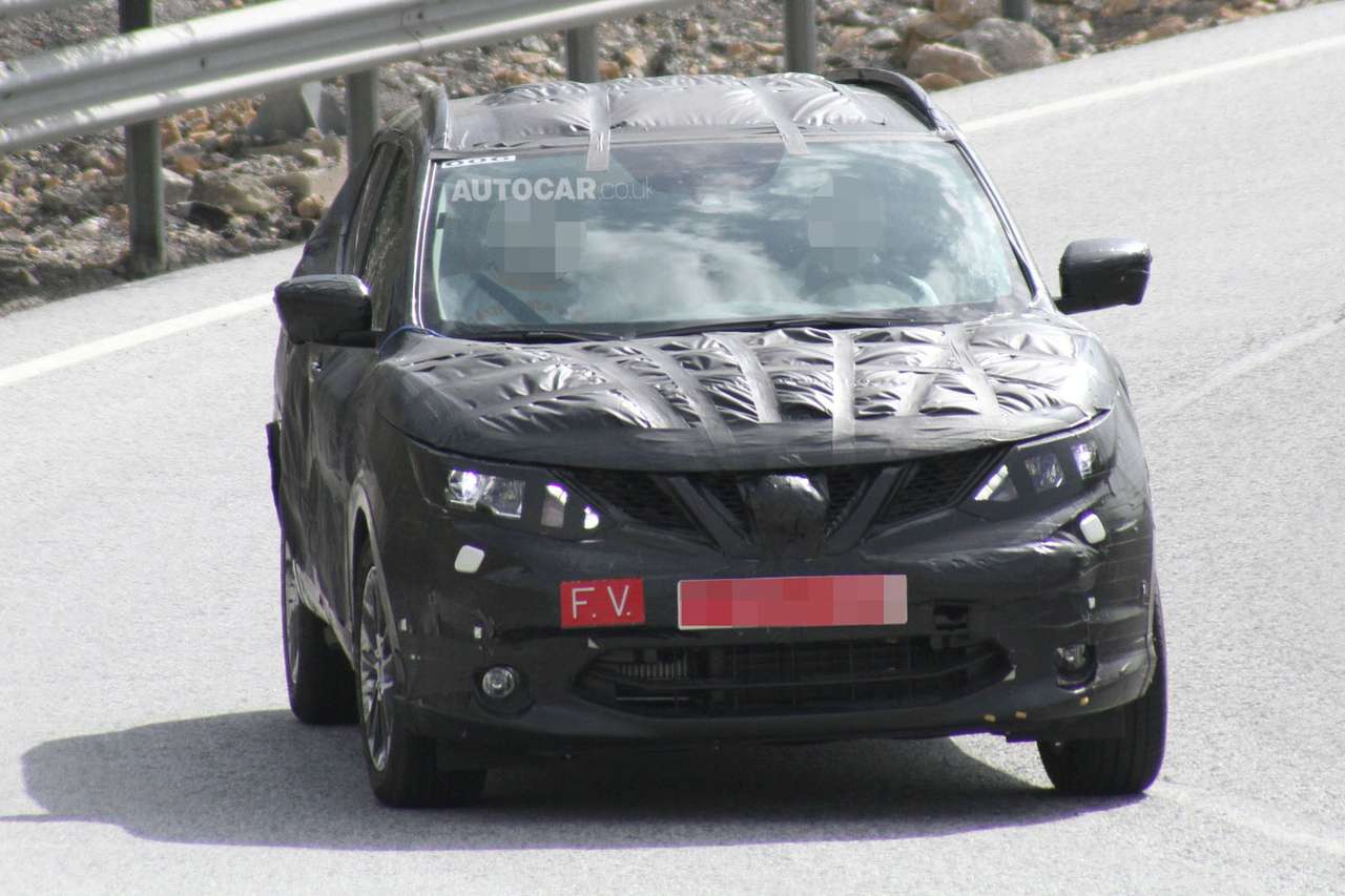 Шпионы рассмотрели обводы кузова нового Nissan Qashqai