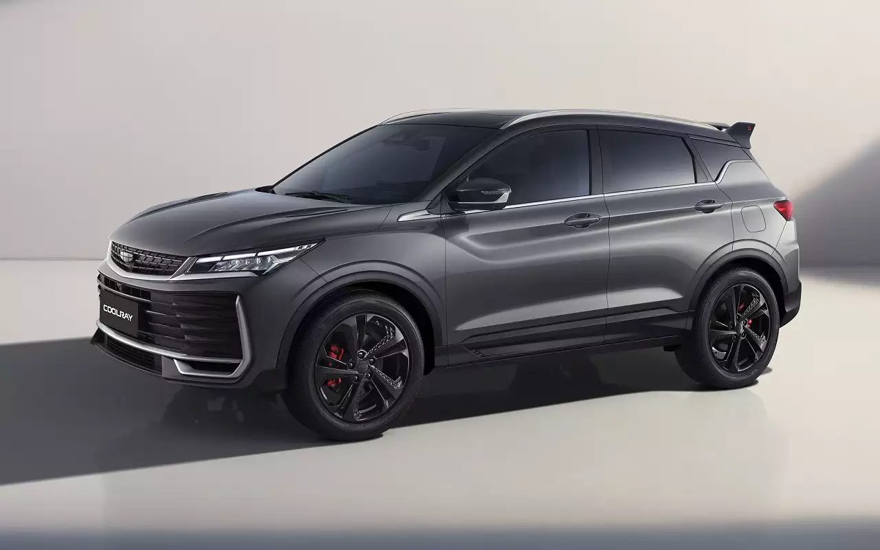Geely Coolray в держанном стальном цвете Magnetic Grey