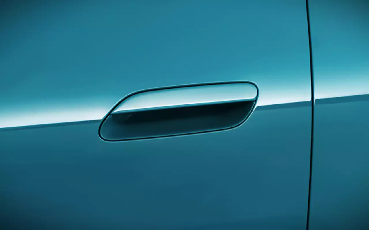 Ручки в автомобилях сначала убрали, а теперь обязывают вернуть