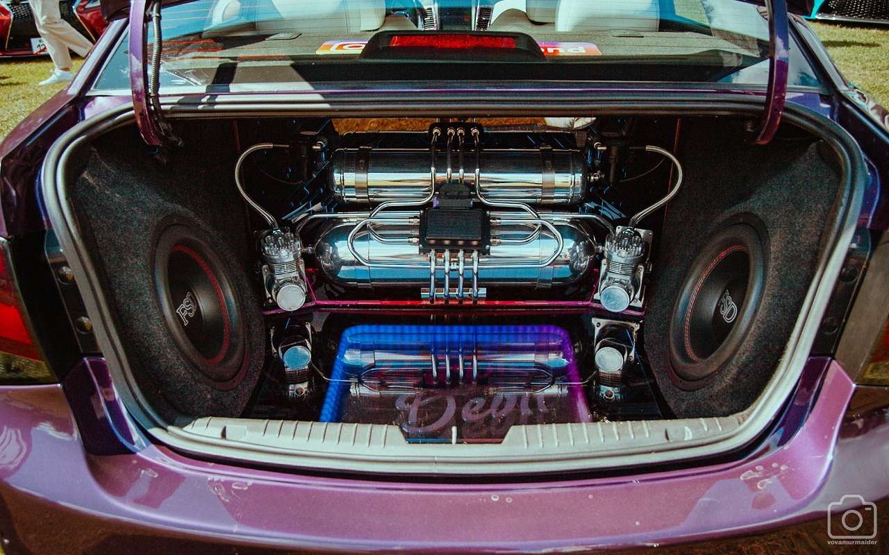 Ресиверы пневмоподвески и звуковые компоненты