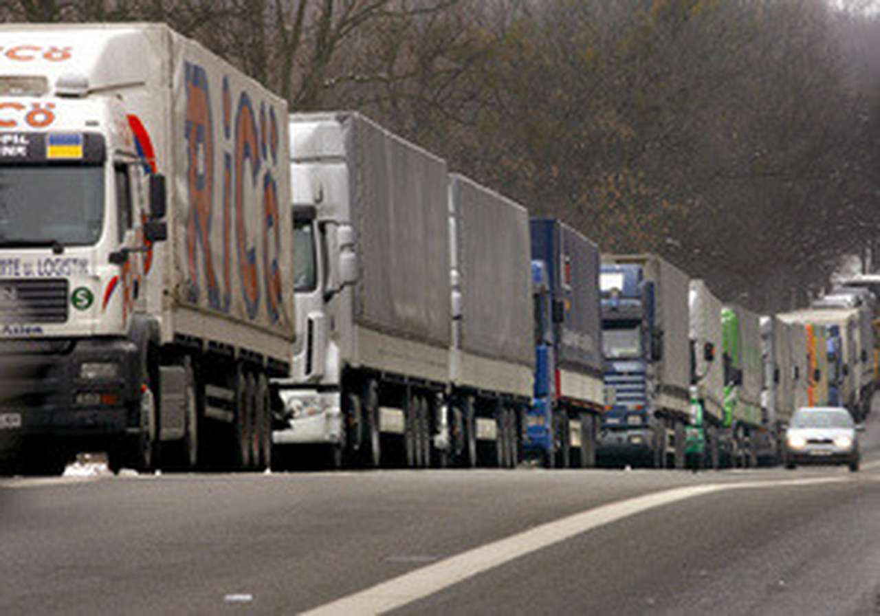 Штрафы для водителей грузовиков предлагают повысить