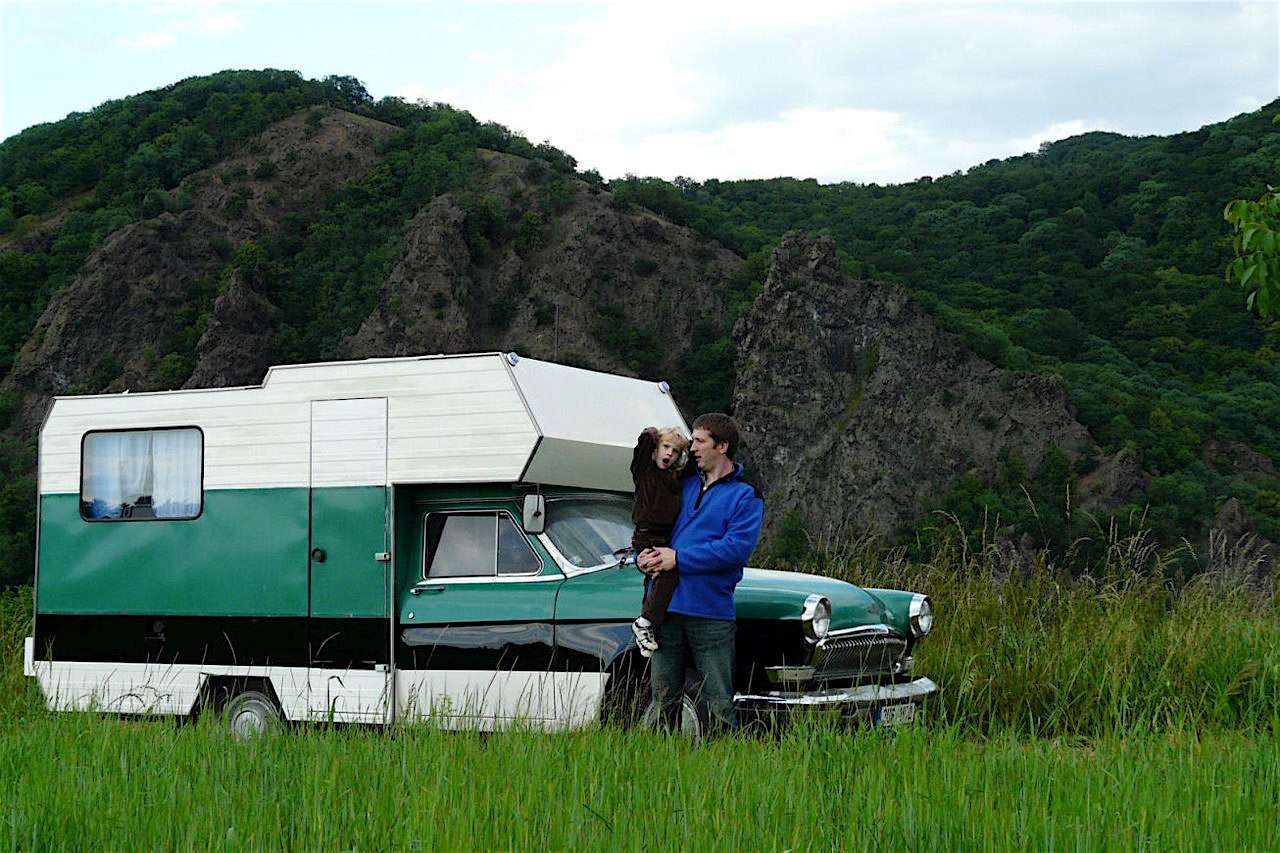 Поклонники ГАЗ-21 есть и за рубежом. Чешский умелец сделал одну из самых необычных любительских модификаций Волги — кэмпер.