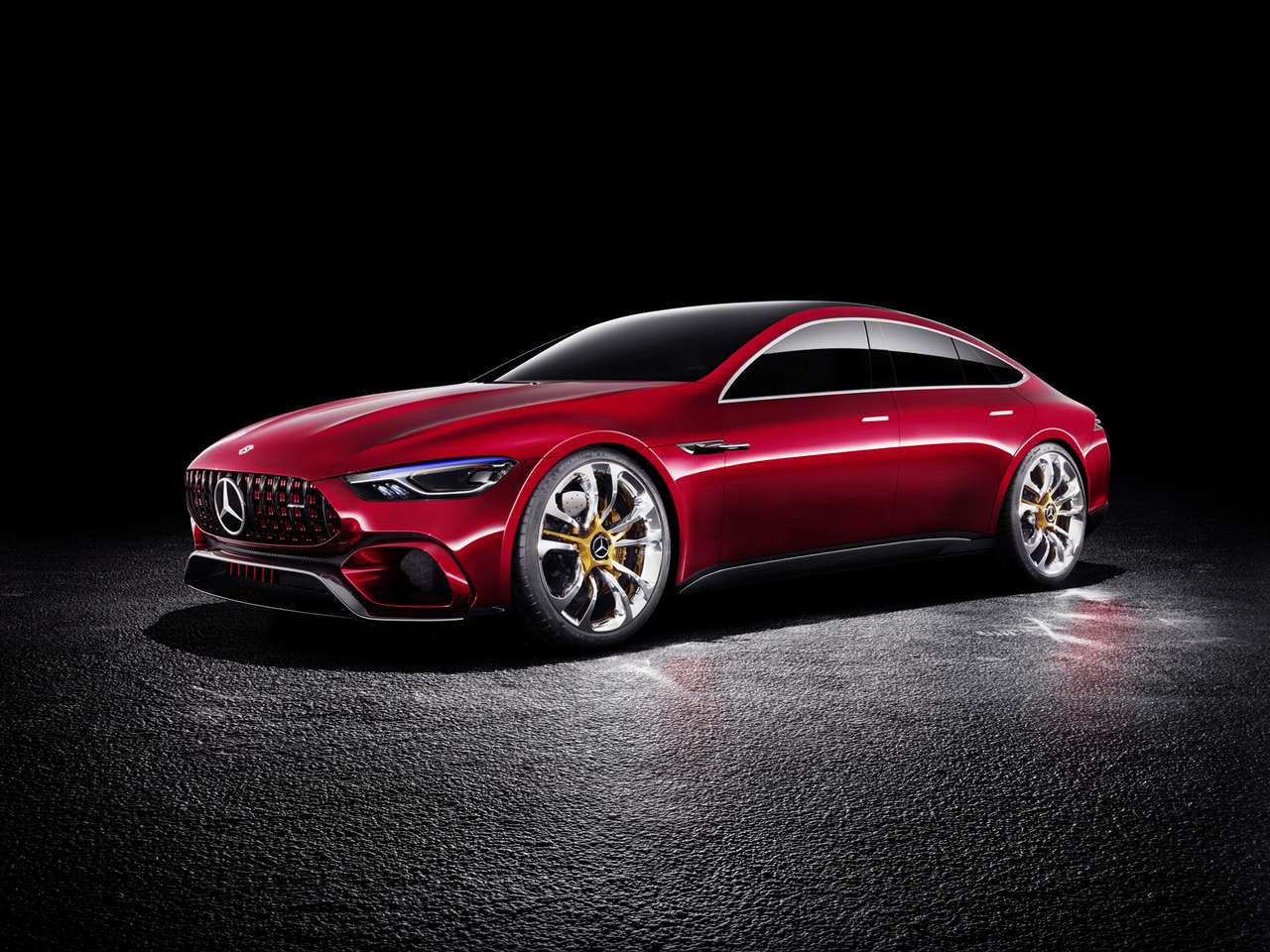 Охотник на Porsche: Mercedes-AMG разбавила гамму спорткаров GT фастбеком