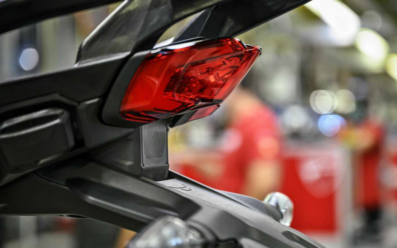 Появился первый в мире байк с технологией радаров