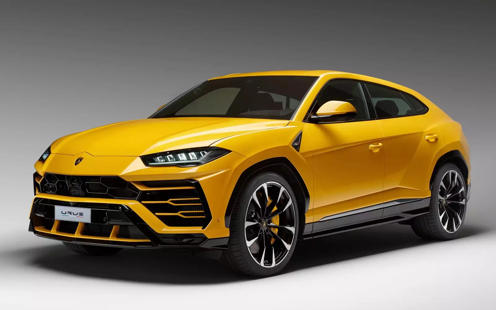 Lamborghini Urus 2020 желтый