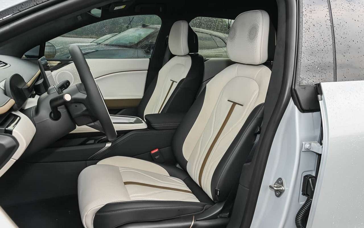 Интерьер Zeekr 007 GT