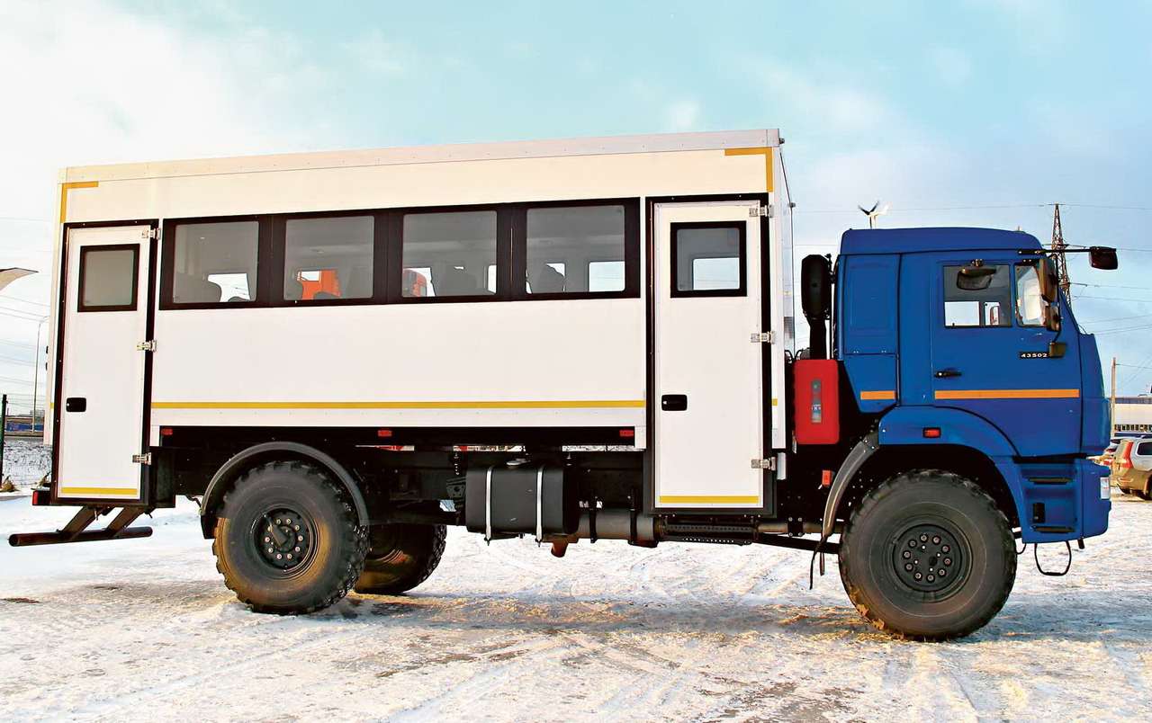 Автобус-вахтовка РИАТ на шасси КАМАЗ: на работу как на праздник