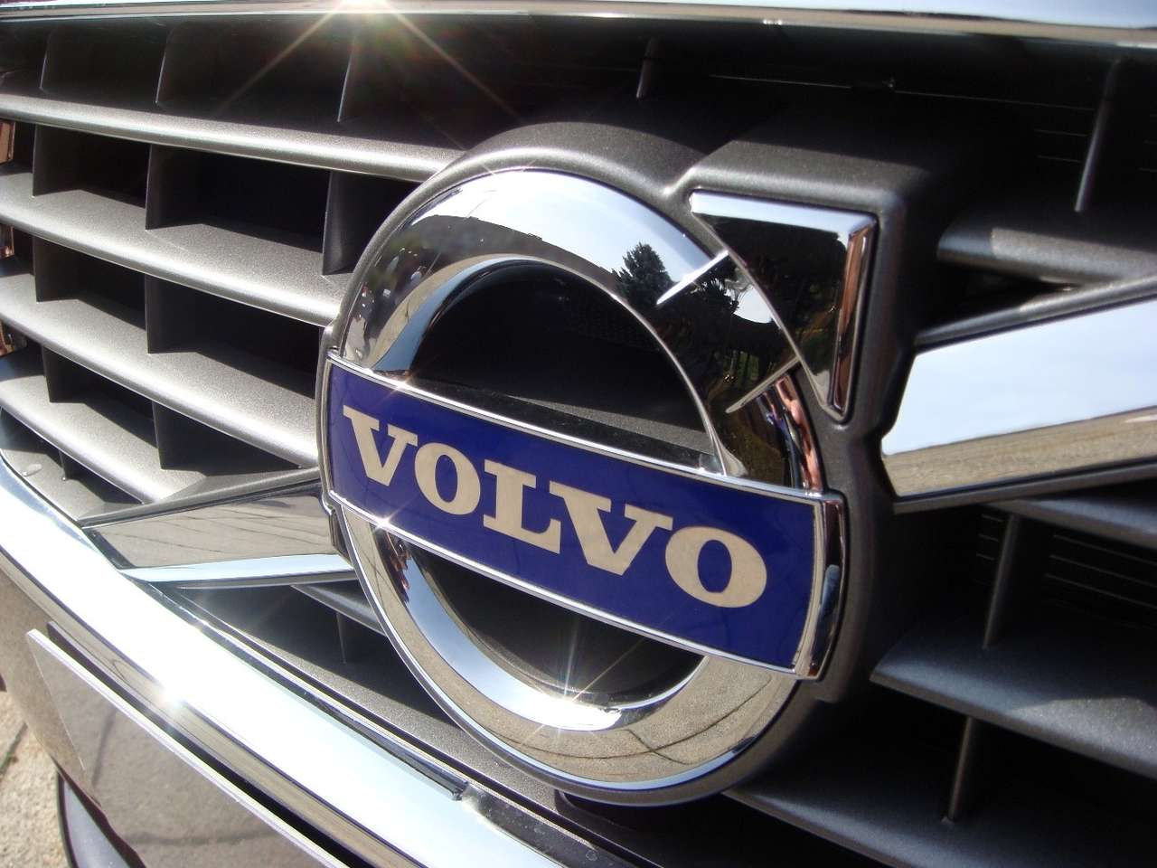 Служба поддержки Volvo поможет не только новым автомобилям