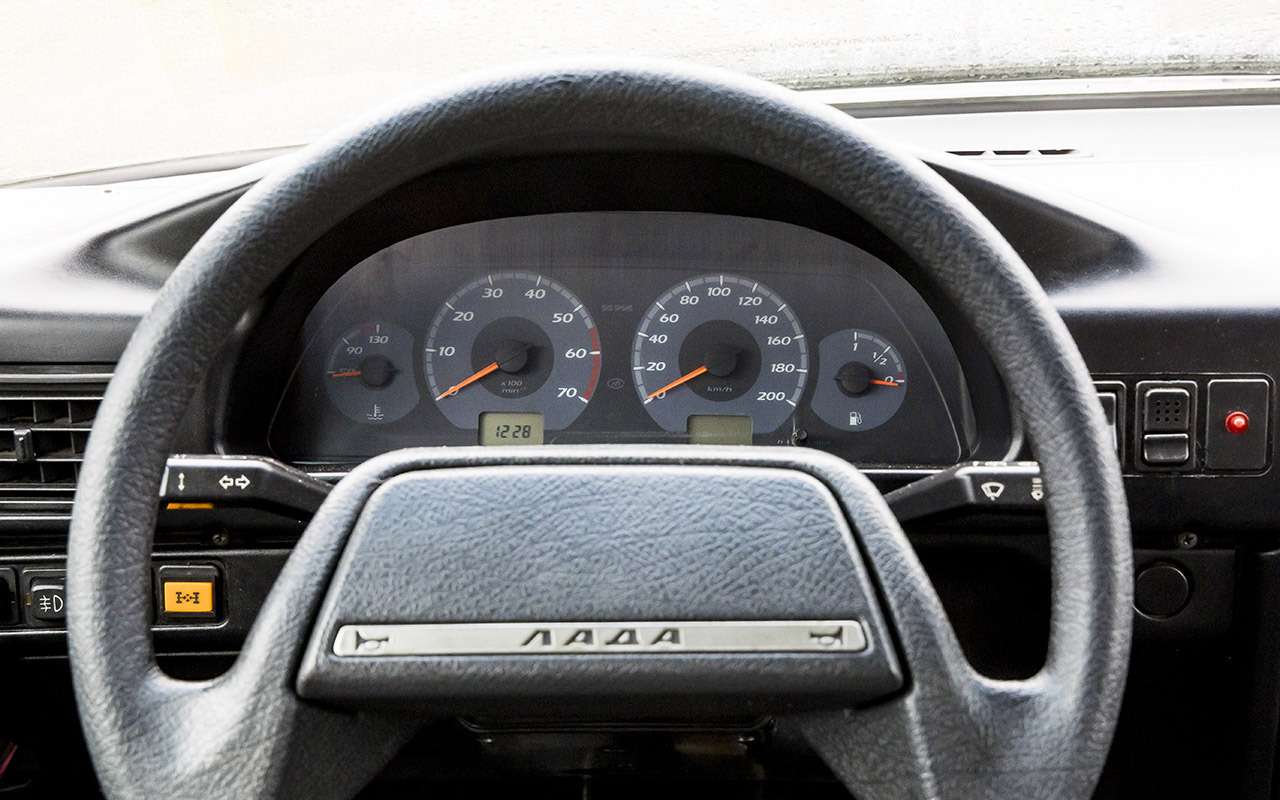 Какой автомобиль известной марки на этом фото? Нет, не Лада!