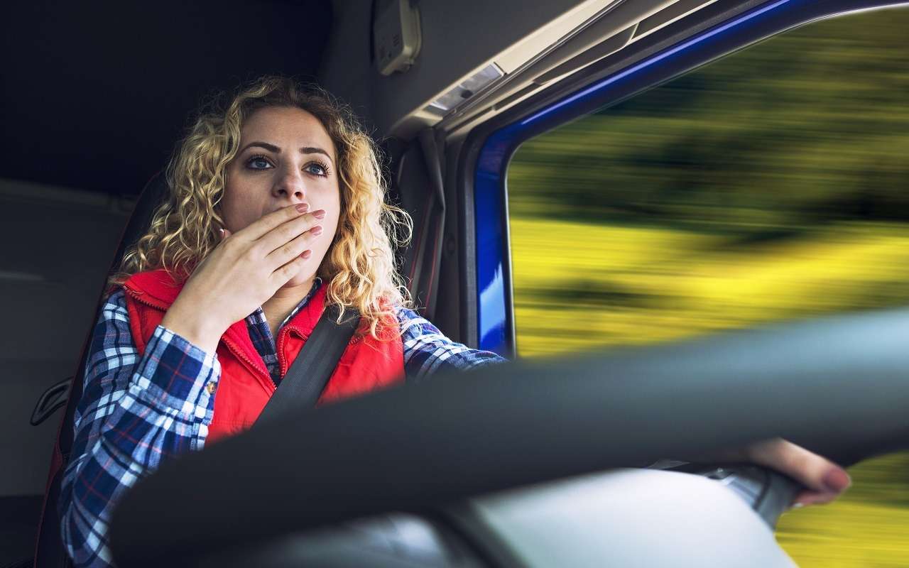 Разработаны наушники, помогающие бороться с сонливостью в дороге