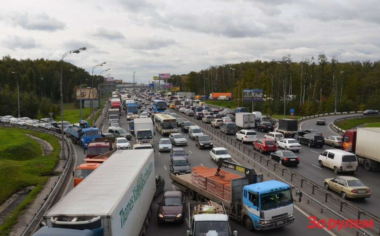 Автолюбители поддержали идею запрета въезда на МКАД транзитным грузовикам 