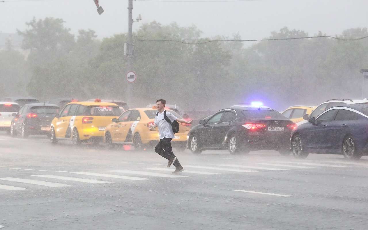 Такой эффект на мокрой трассе заканчивается ДТП: что делать и как предотвратить