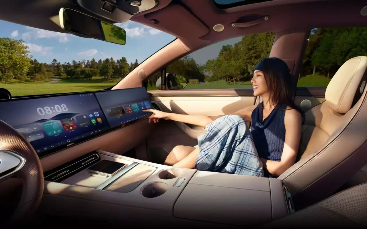 Интерьер Luxeed R7