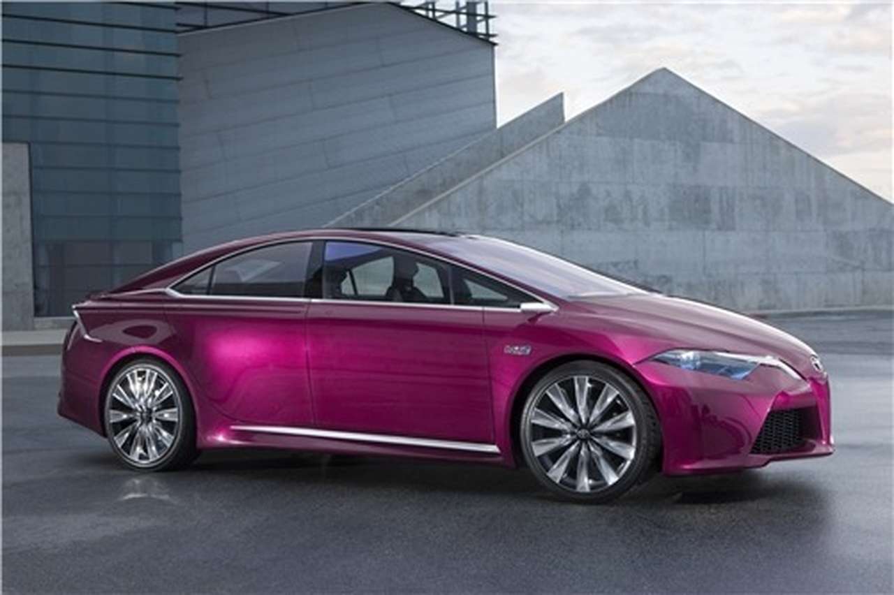 Toyota заполонит Женеву гибридами