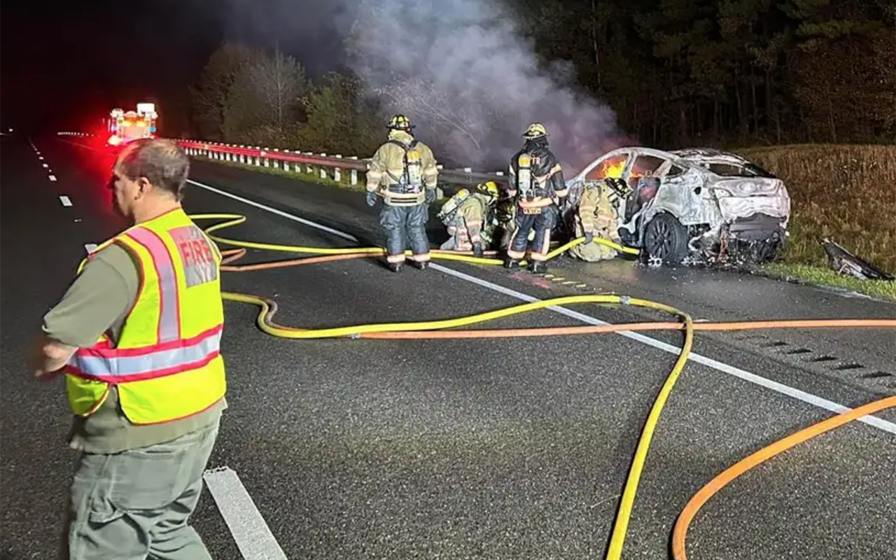 Пожарные Алабамы на себе испытали, сколько усилий требует тушение электрокара