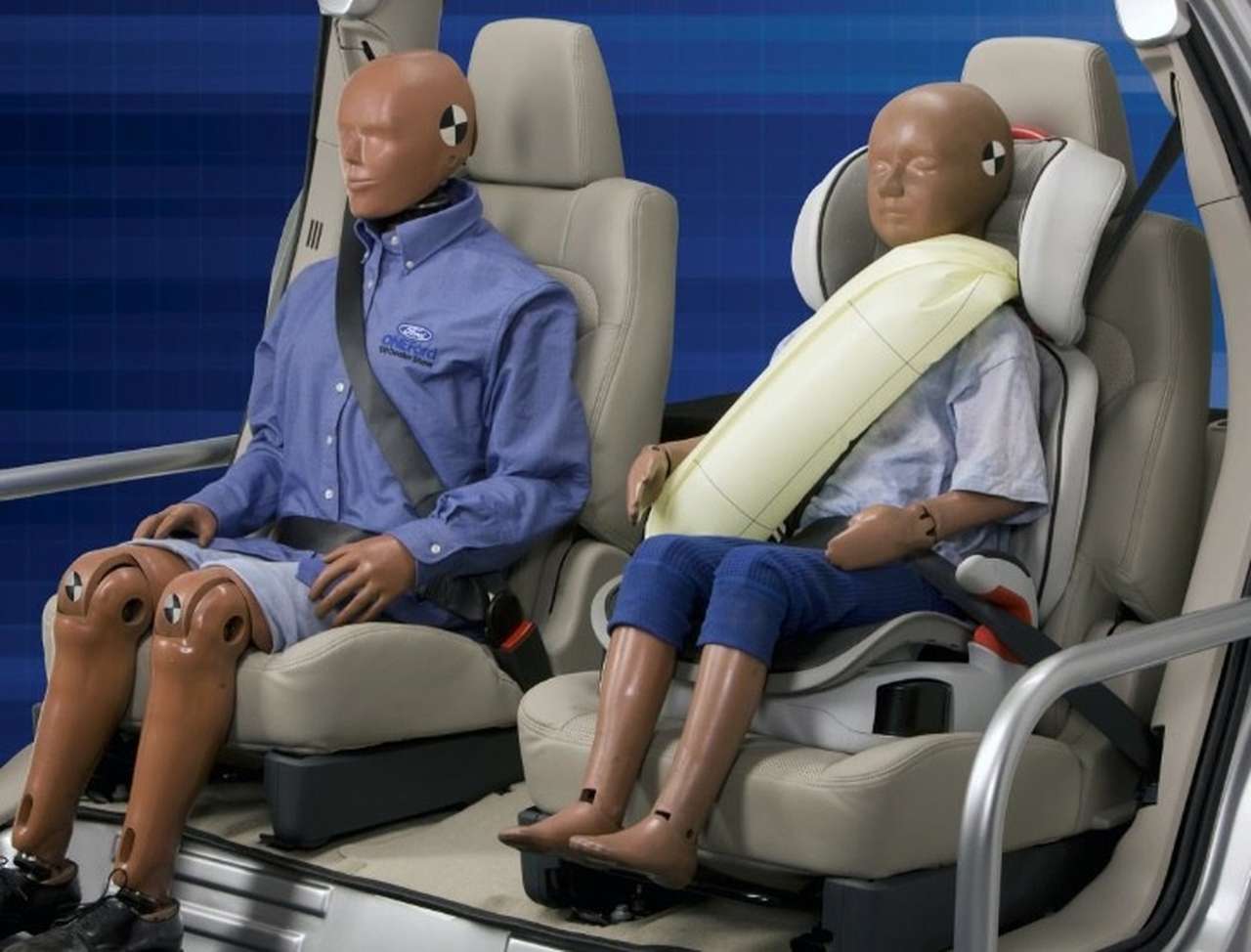 Ford усилит безопасность на заднем диване