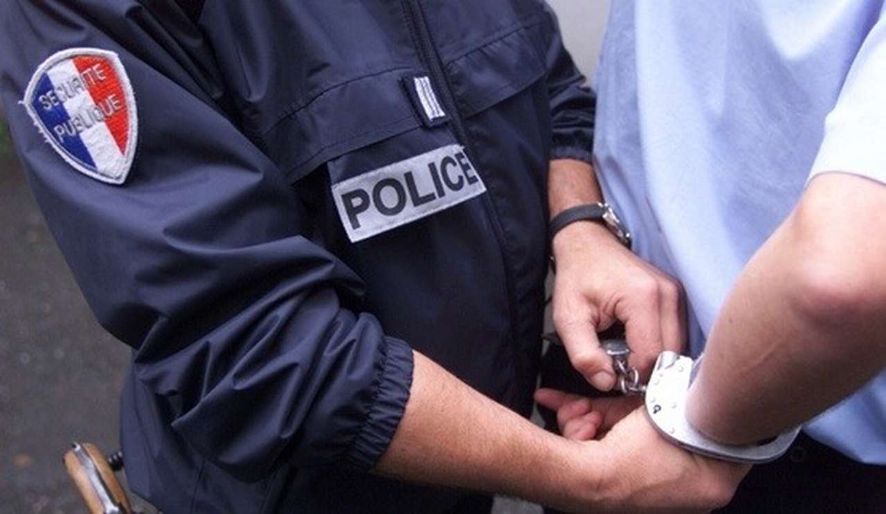 Во Франции алкотестер приравняли к аптечке и аварийному «треугольнику»