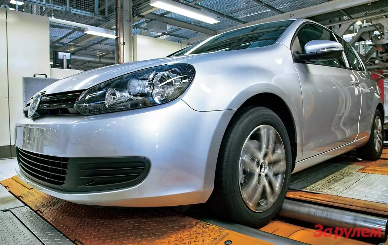 Условия при замерах на беговых барабанах по циклу NEFZ довольно трудно воспроизвести в реальной обстановке. Ведь испытания проводят при комфортной температуре 20 °C, с выключенными энергопотребителями и без привязки к постоянно изменяющейся дорожной ситуации.