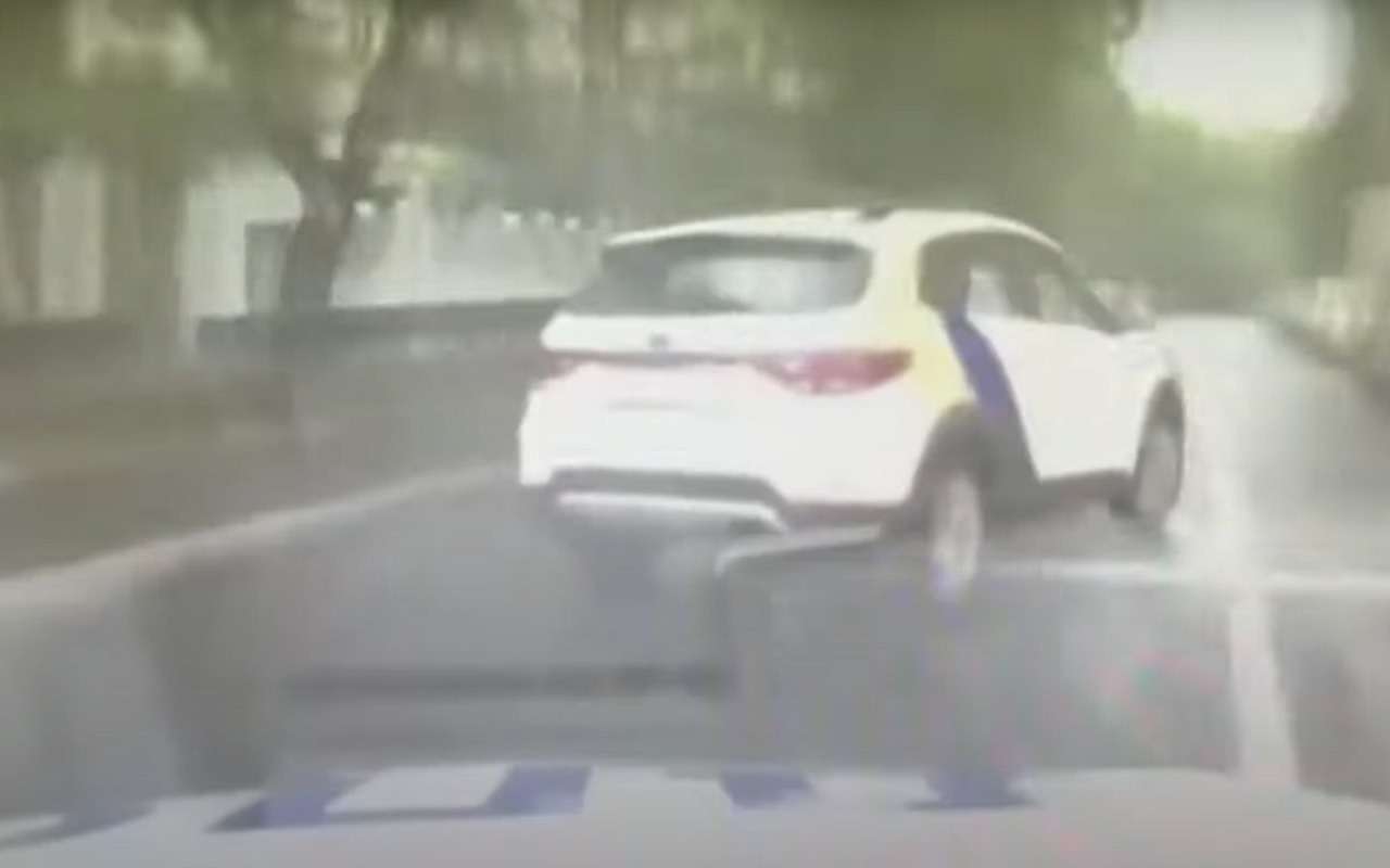 Полиции пришлось стрелять в автомобиль каршеринга (видео)