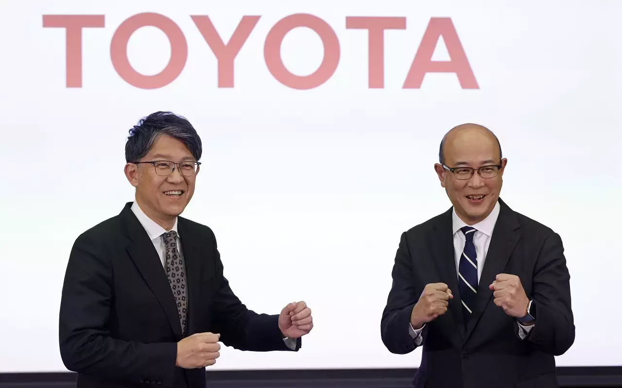 Кодзи Сато (слева) и Кента Кон (справа)