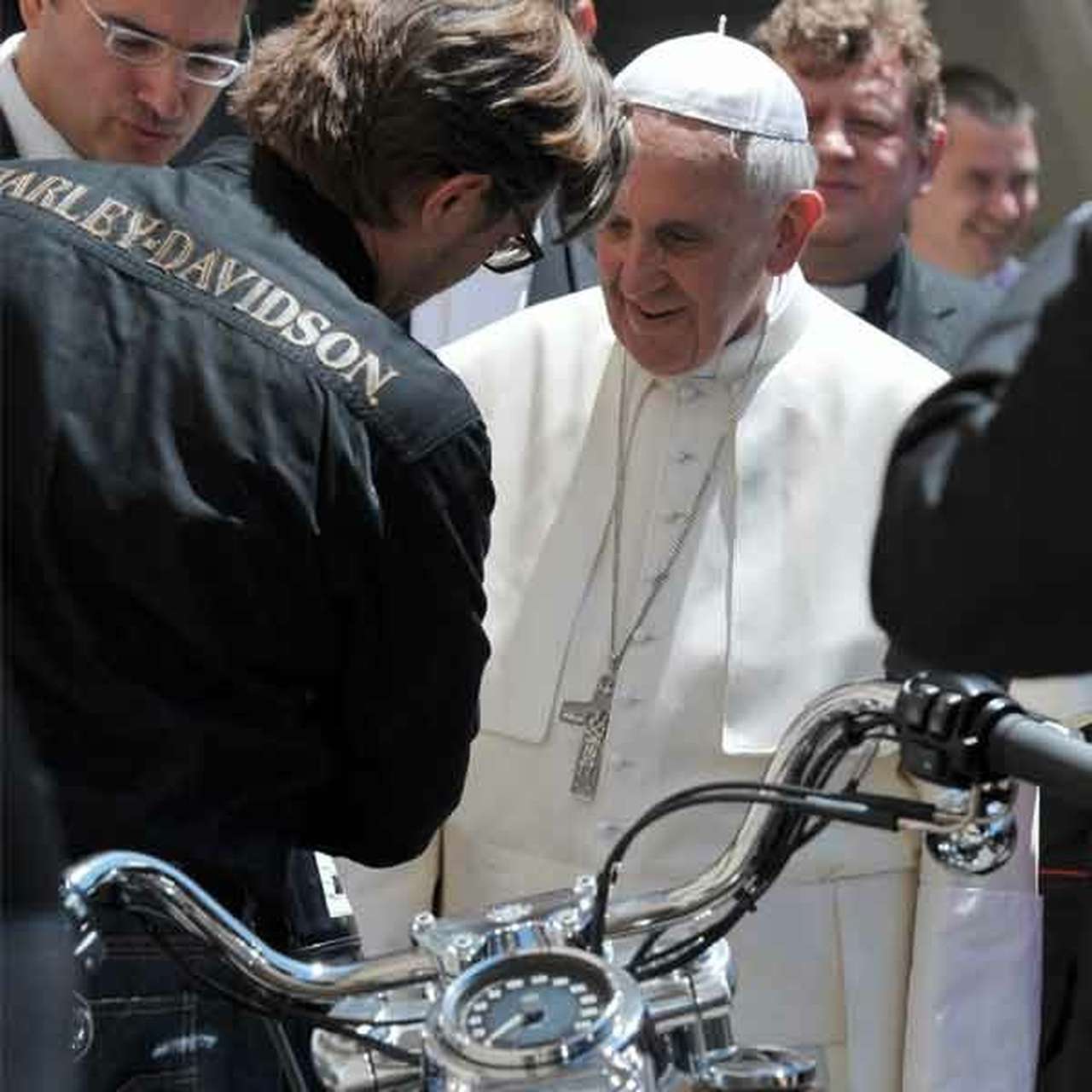 Папа Франциск благословил полторы тысячи мотоциклов Harley-Davidson
