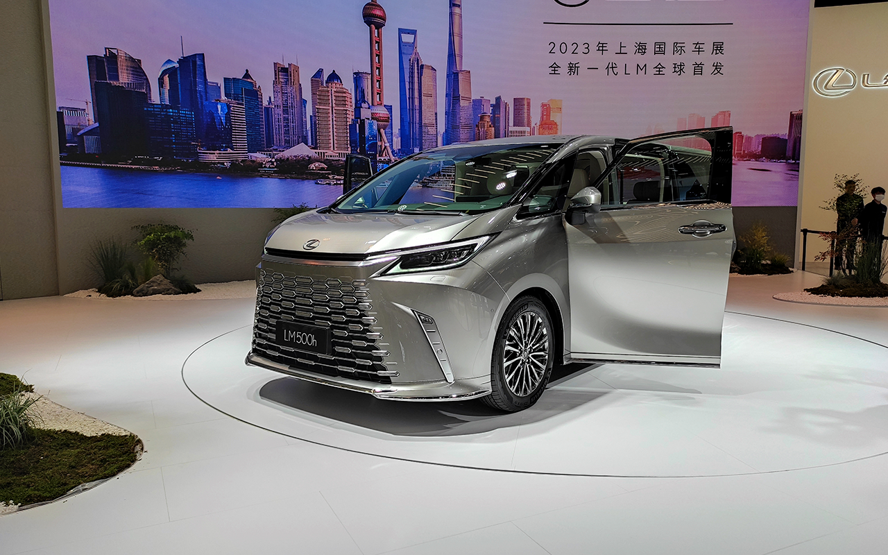 Как Alphard, только еще роскошнее: в Шанхае представлен новый Lexus LM