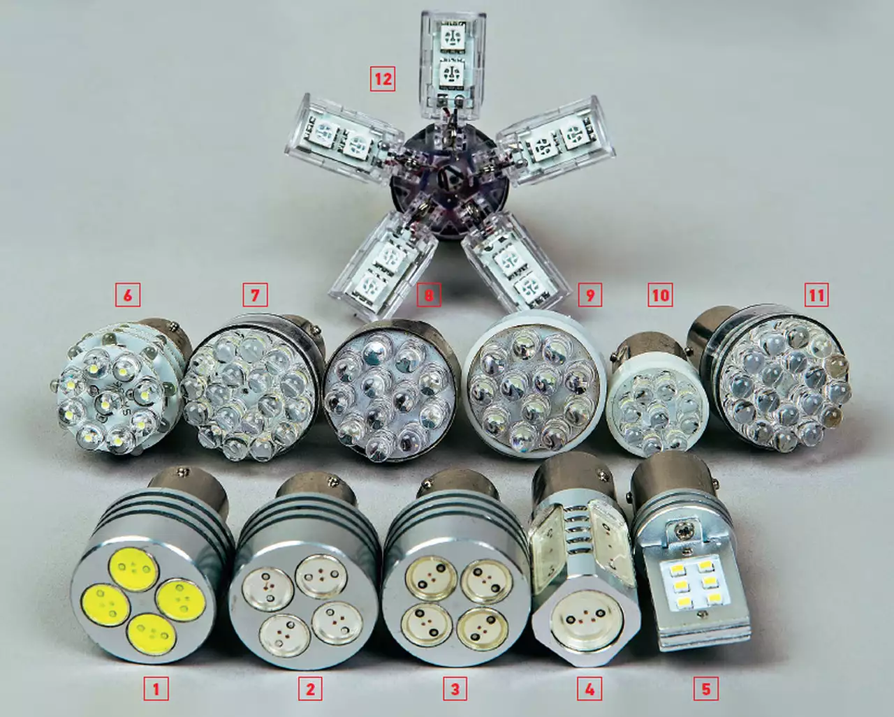 Вот она, россыпь светодиодных заменителей для лампочек в задних фонарях.