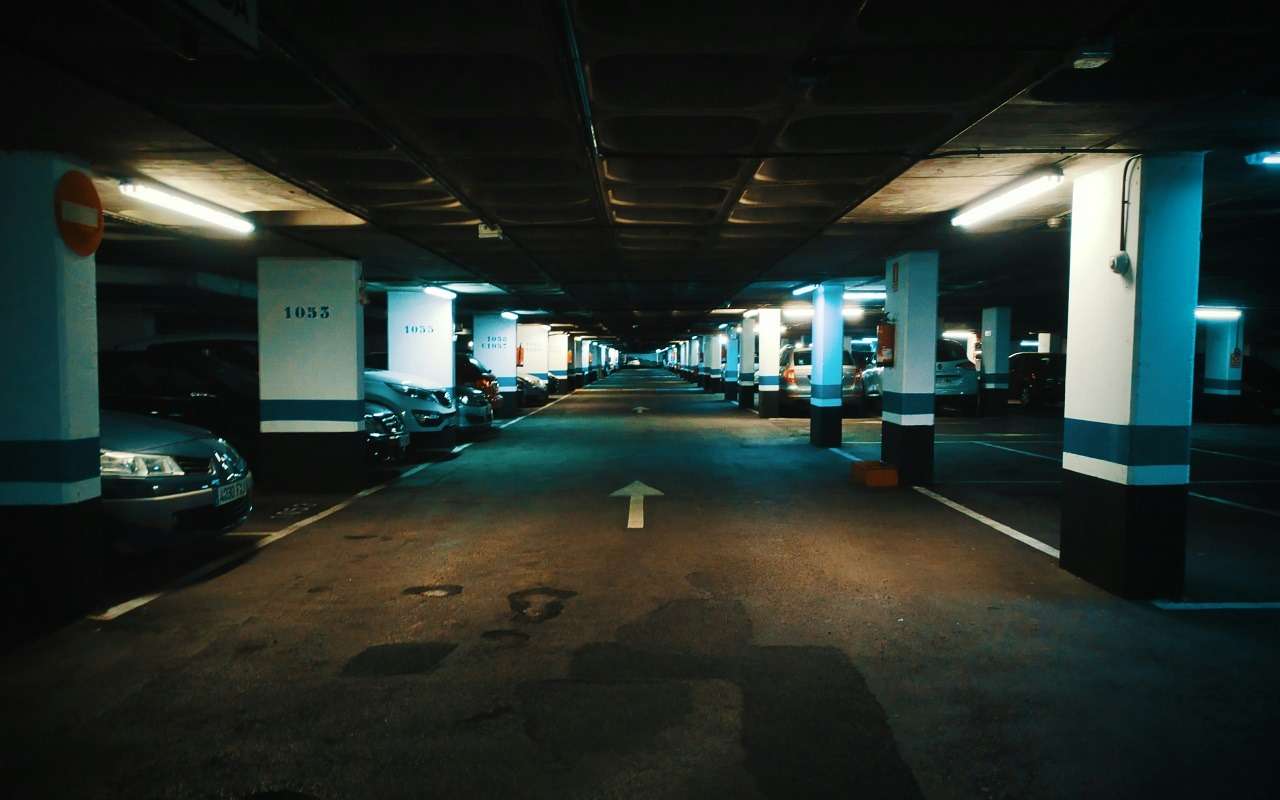 Президент упростил процедуру регистрации права на машино-места в паркингах