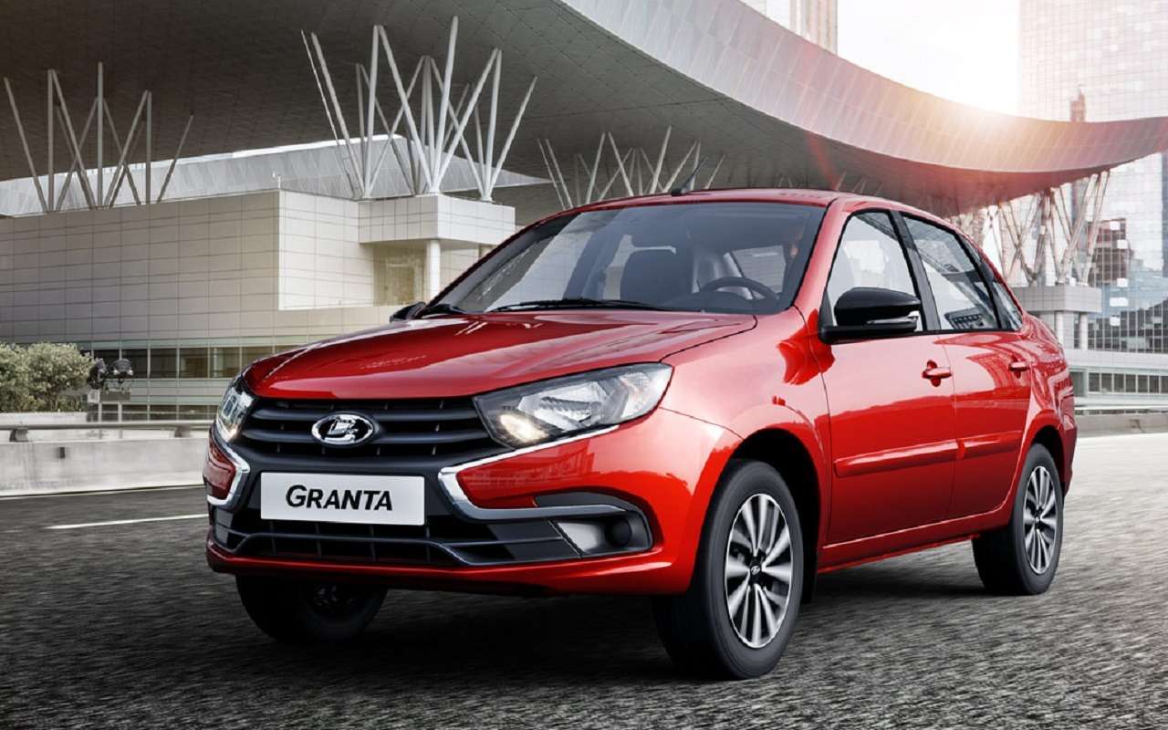 На фото - лифтбек в версии #Club, у него «пятнадцатые» диски собственного дизайна