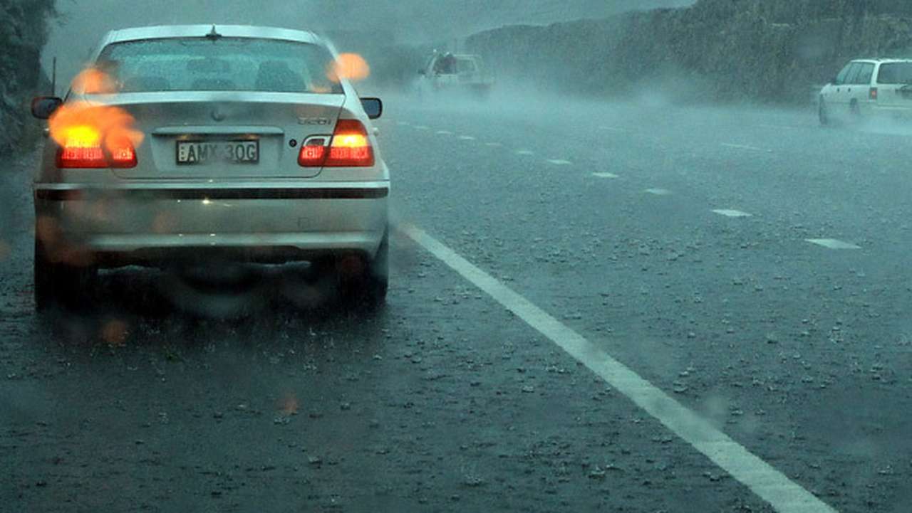 Американские ученые работают над противодождевой фарой-проектором