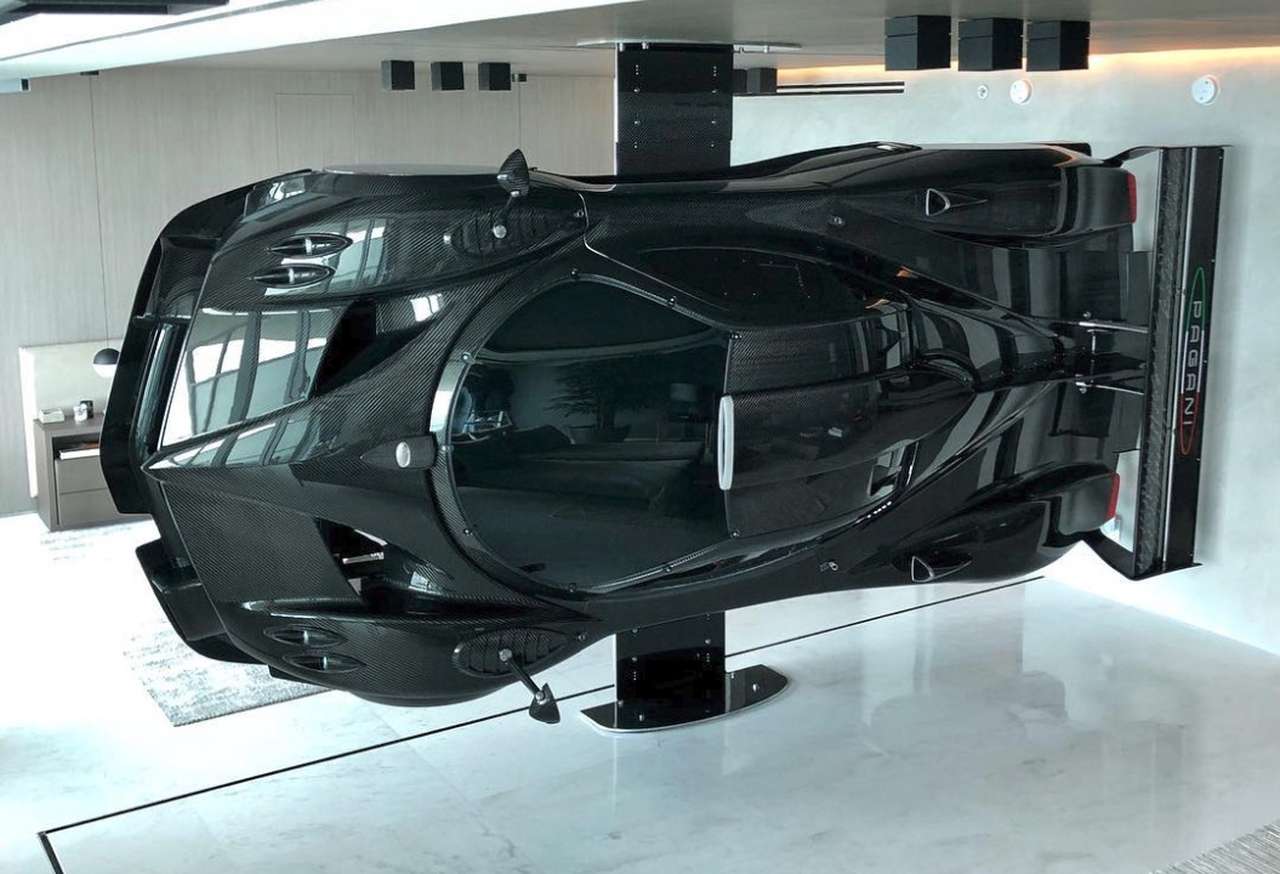 Причуды богатых: дорогущий суперкар Pagani Zonda R стал мебелью