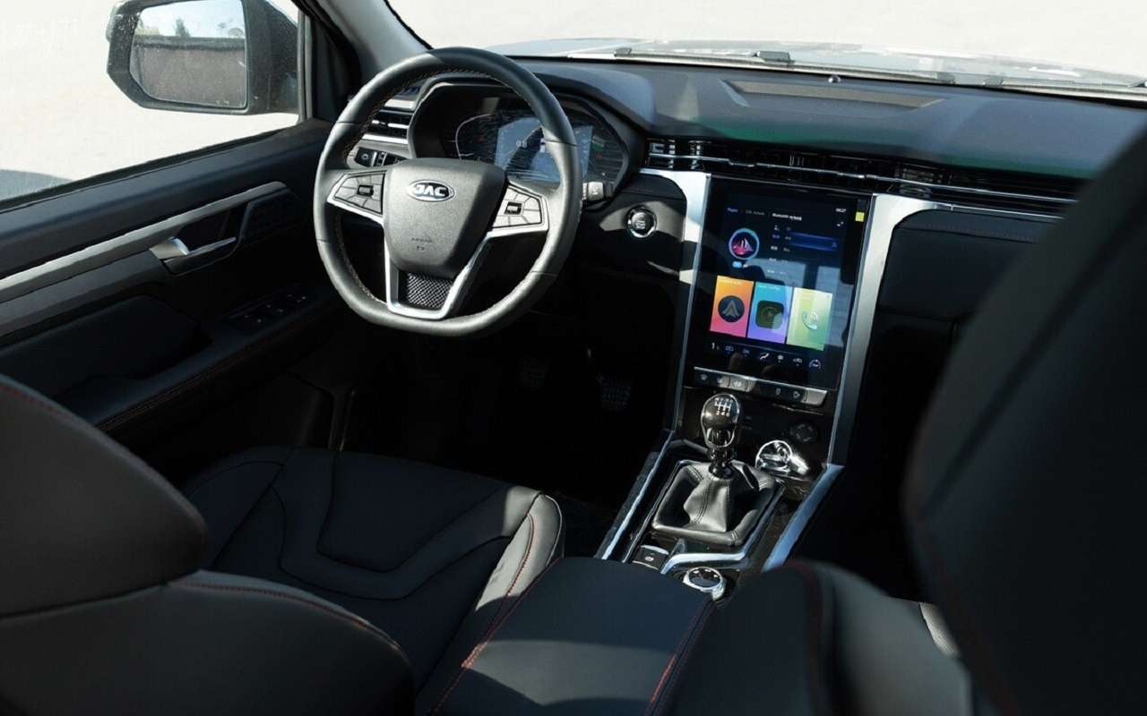 Интерьер JAC T8 Pro