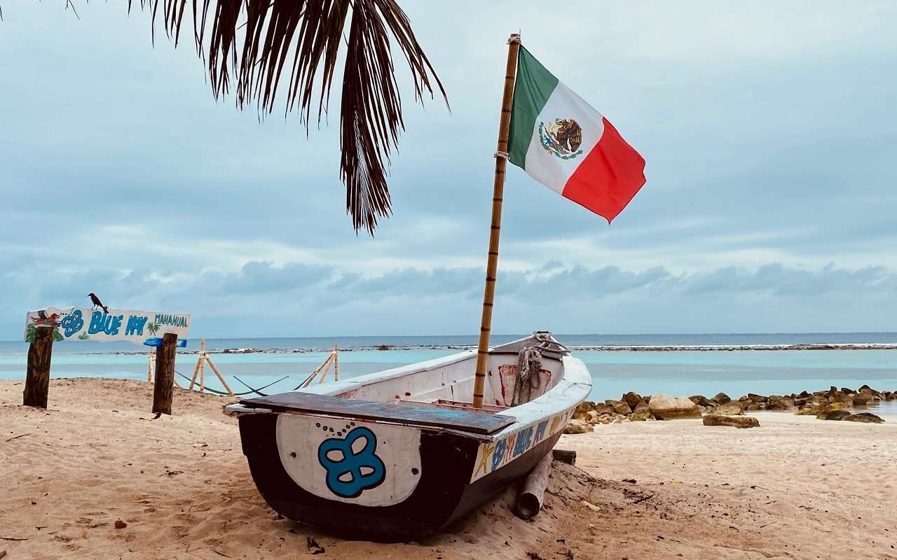 «С вашими паспортами надо дома сидеть»: МИД объяснил недопуск россиян на рейсы