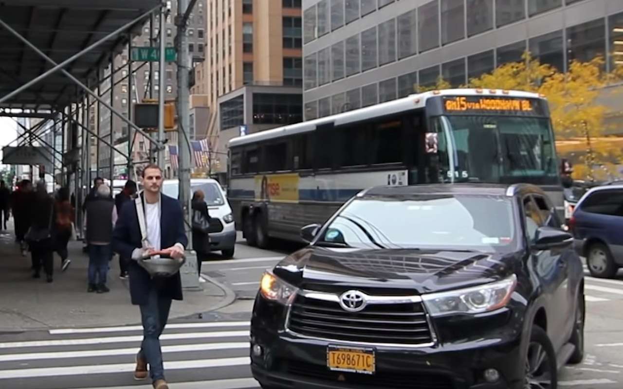 Человек-клаксон: а что, так можно было?