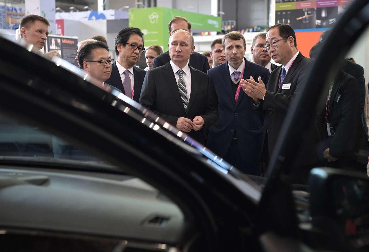 Гараж президента - Путин несколько лет ездил на Ниссане