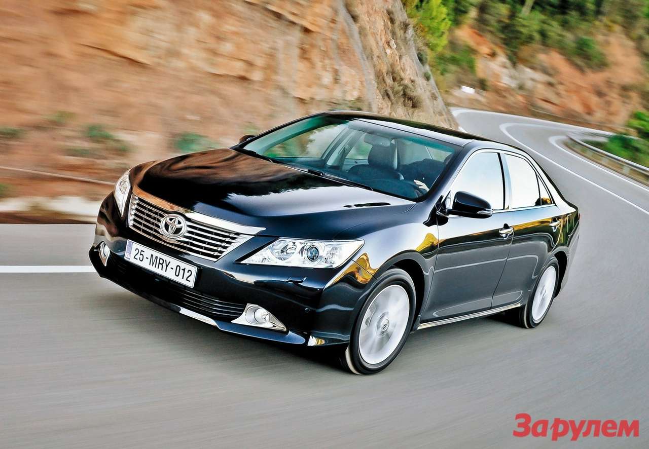 Toyota Camry: от 1 028 000 руб.