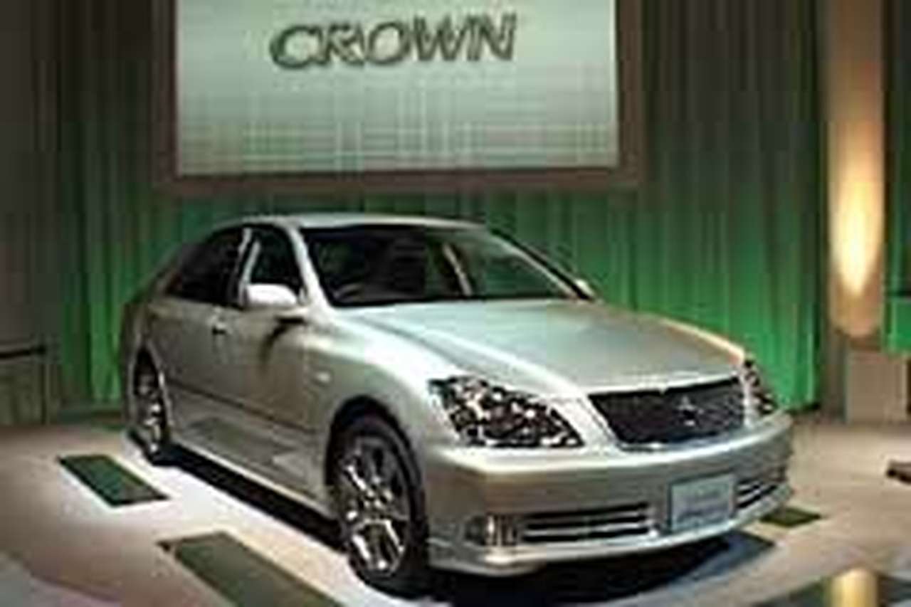 Toyota отзывает 246.592 Crown и Hiace в Японии