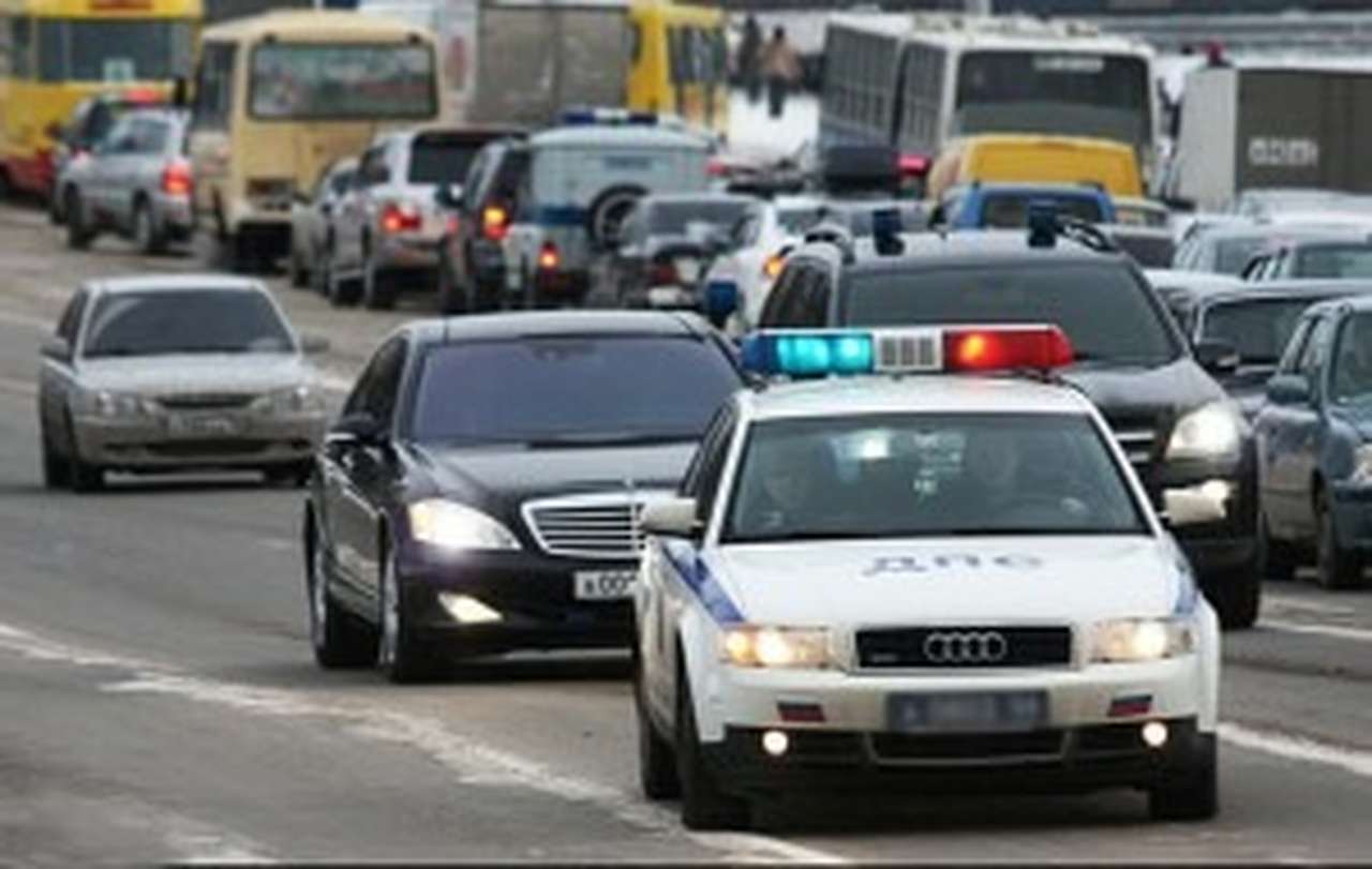 Главам регионов хотят вернуть кортежи сопровождения