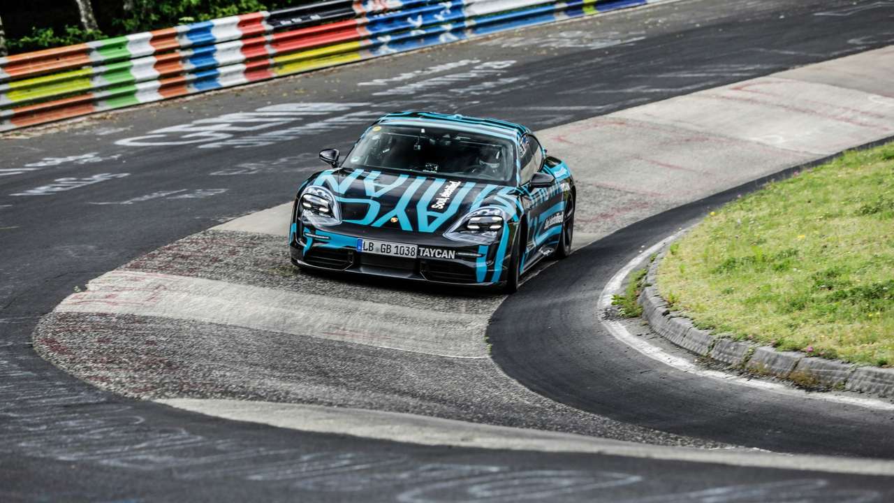 Электромобиль Porsche стал рекордсменом еще до премьеры