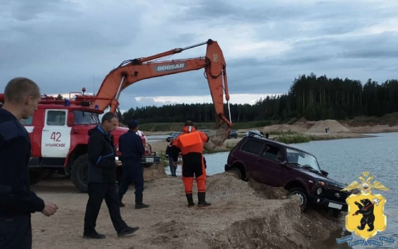 Пьяный водитель утопил мать и сына под Ярославлем