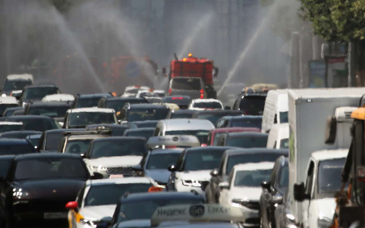 Сколько времени мы проводим в пробках? Цифра поразит