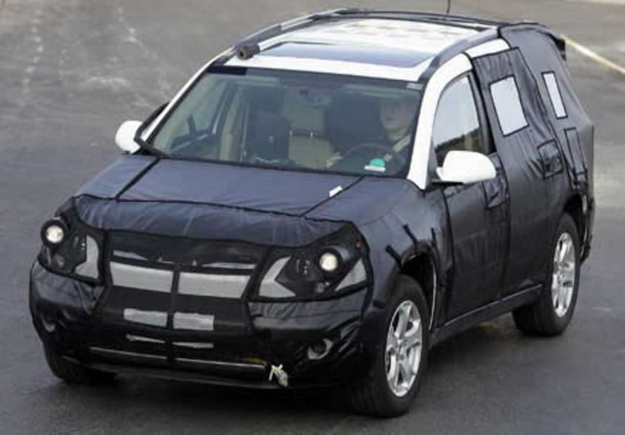 Первые фото нового вседорожника от Suzuki