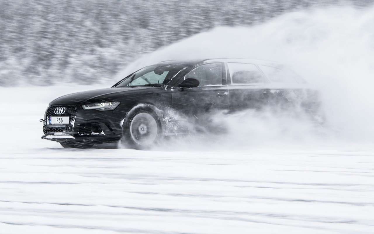 Ездить со снегом на крыше автомобиля опасно: названы причины