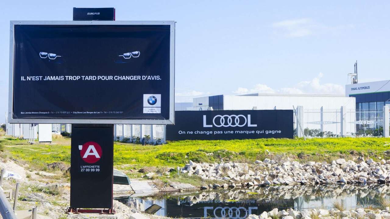 Audi и BMW потроллили друг друга на билбордах