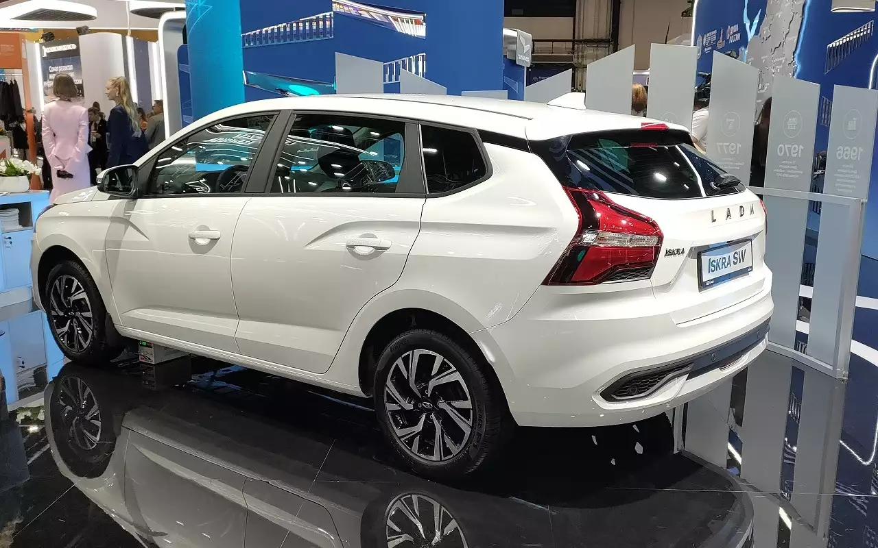 АВТОВАЗ показал универсал Lada Iskra SW — рассказываем про особенности!