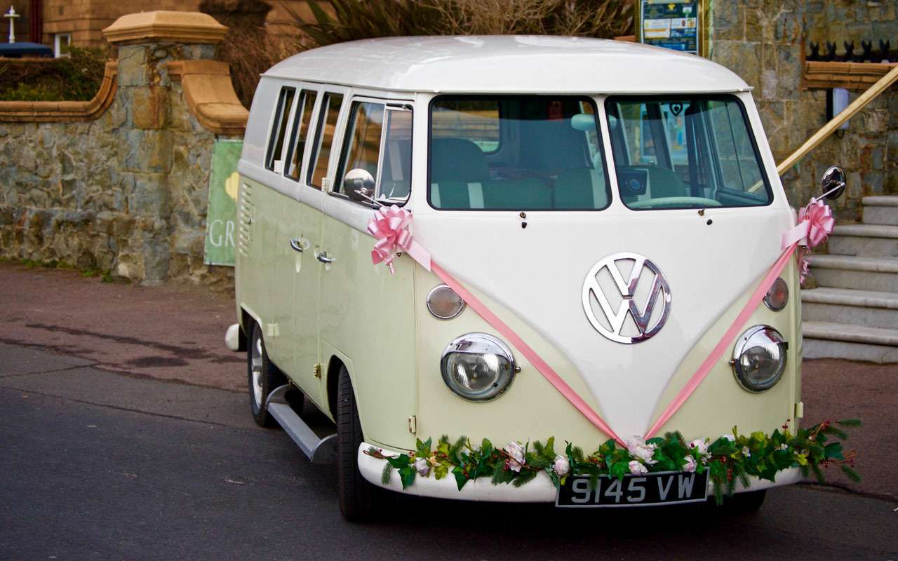 Число машин в свадебных кортежах ограничат