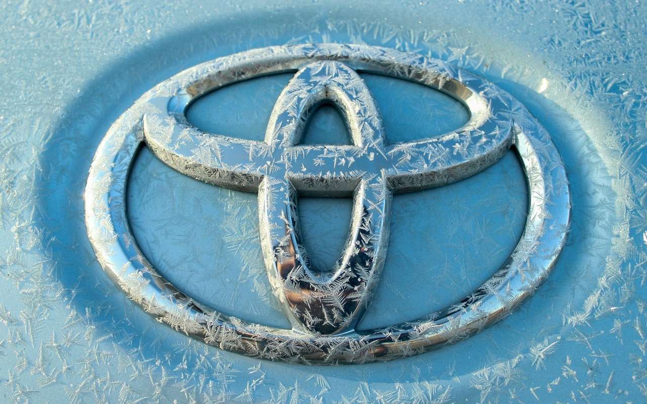 Toyota Motor приостановила поставки 10 моделей, включая Land Cruiser 300 и Hilux