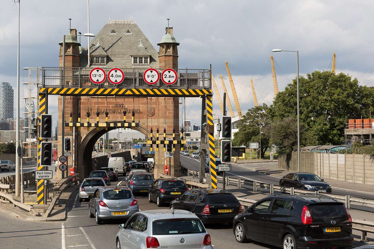 В Великобритании запретят все автомобили с ДВС. И гибридные тоже