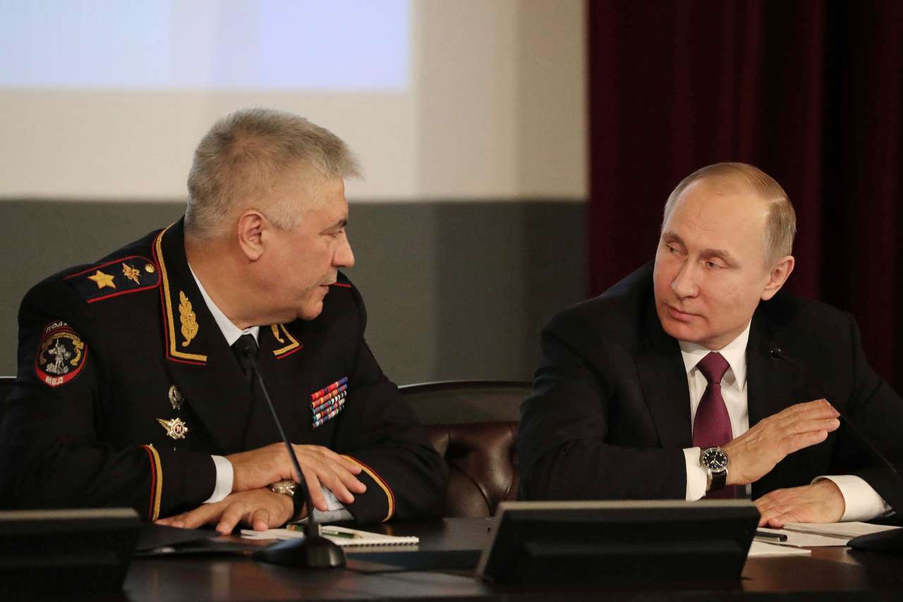 Путин призвал МВД сотрудничать с активистами на дорогах